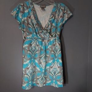 Beautiful v neck shirt sleeved blouse